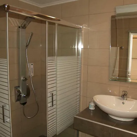 בית נופש Brigitte House *