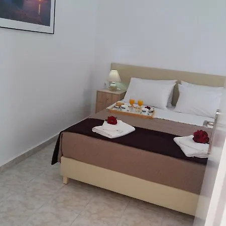 Brigitte House 干尼亞